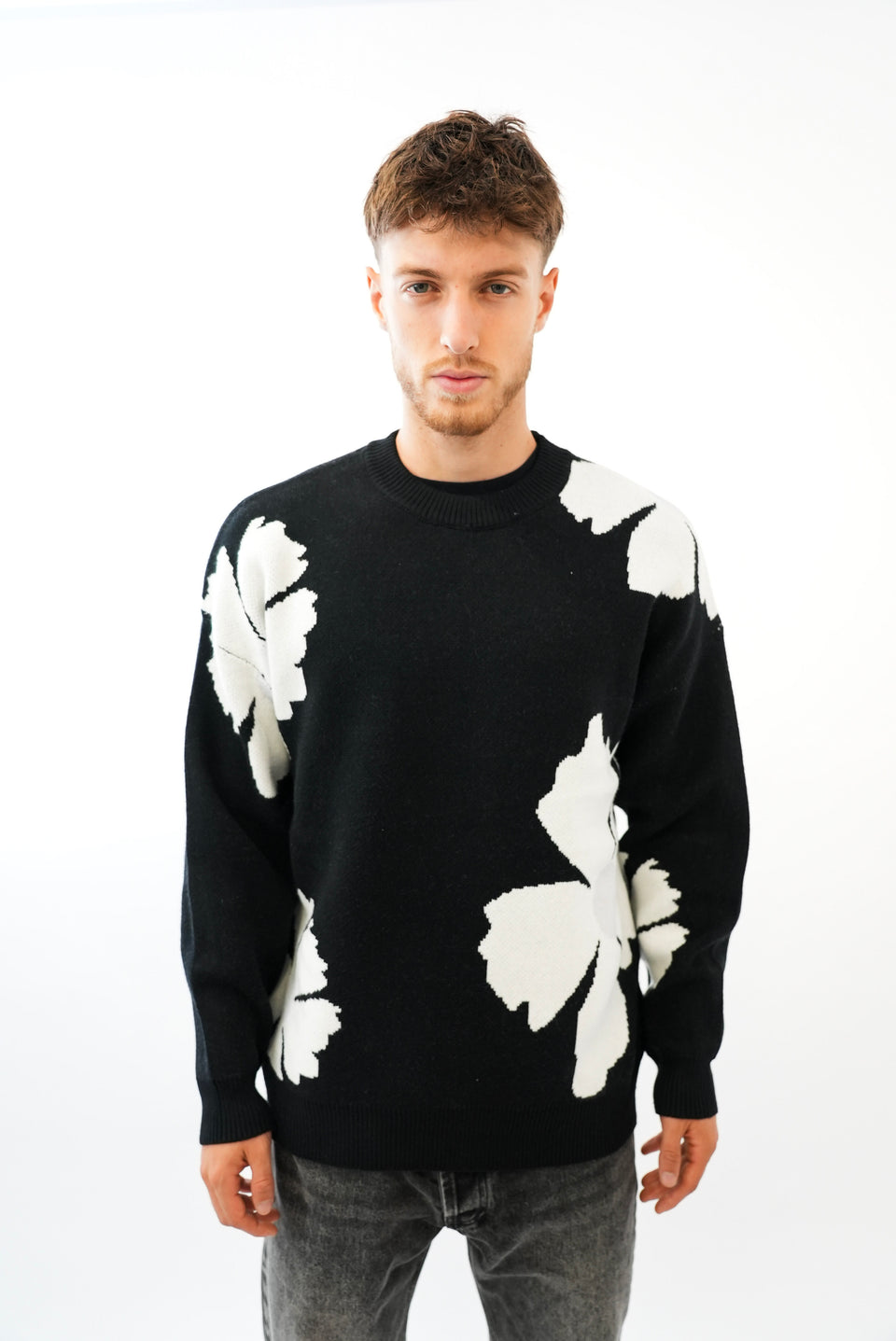 Sweat Black "White Flowers"